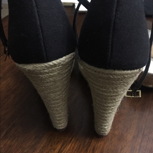 2 express sandals black and white in great shape - Picture 5 of 8